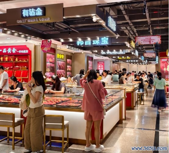 水贝黄金商场&nbsp; 图片开头：每经记者 潘婷 摄